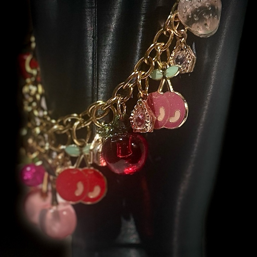 Charming Gold and Pink Bracelet - Picture 4 of 6